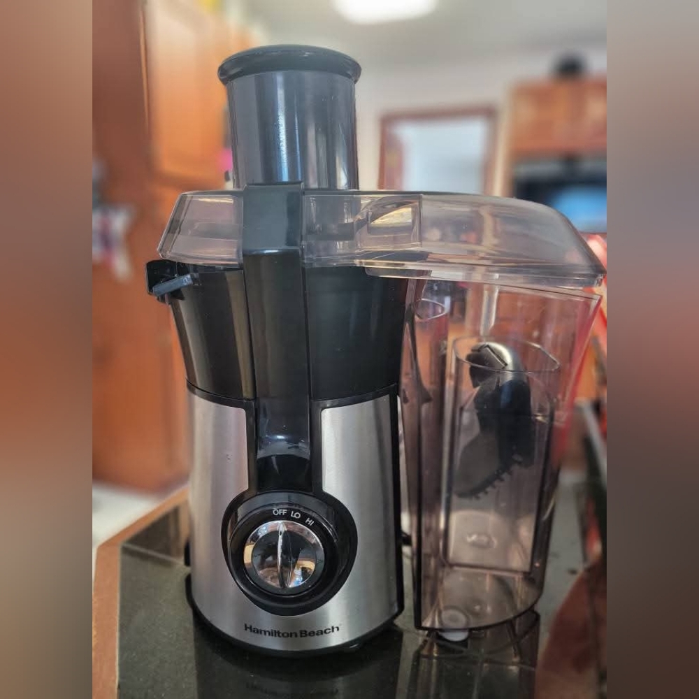 Hamilton Beach Black and Silver Juicer